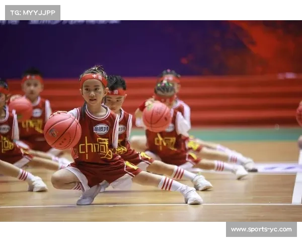 孩子篮球表演失误获掌声，团队协作精神受赞誉